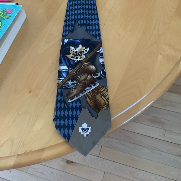 Toronto Maple Leafs tie…used in good condition - Picture 1 of 4
